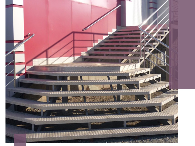 Лестницы для магазина в Кропоткине — изготовление и монтаж