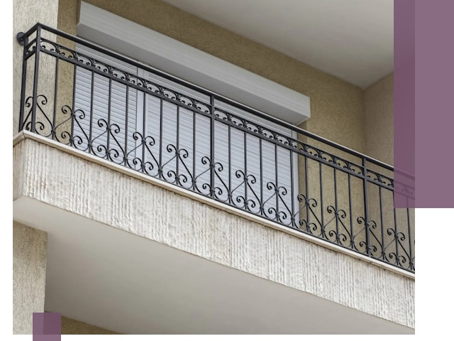 Балконные ограждения из металла и стекла в Кропоткине для домов