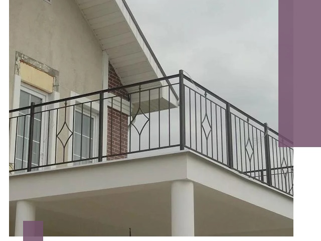 Изготовление балконных ограждений в Кропоткине из металла и стекла