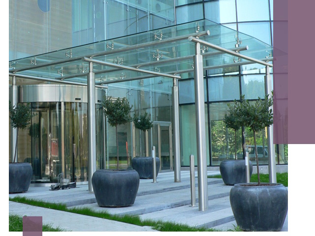 Навесы из стекла на заказ в Кропоткине — монтаж и установка